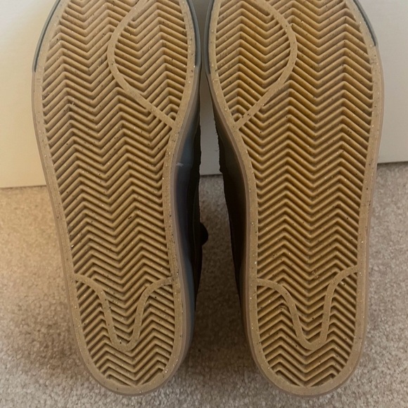 Men’s 8 / Women’s 9.5 – Nike SB Zoom Pogo Plus DV5470-001 Black/Blue Gum - Picture 3 of 5